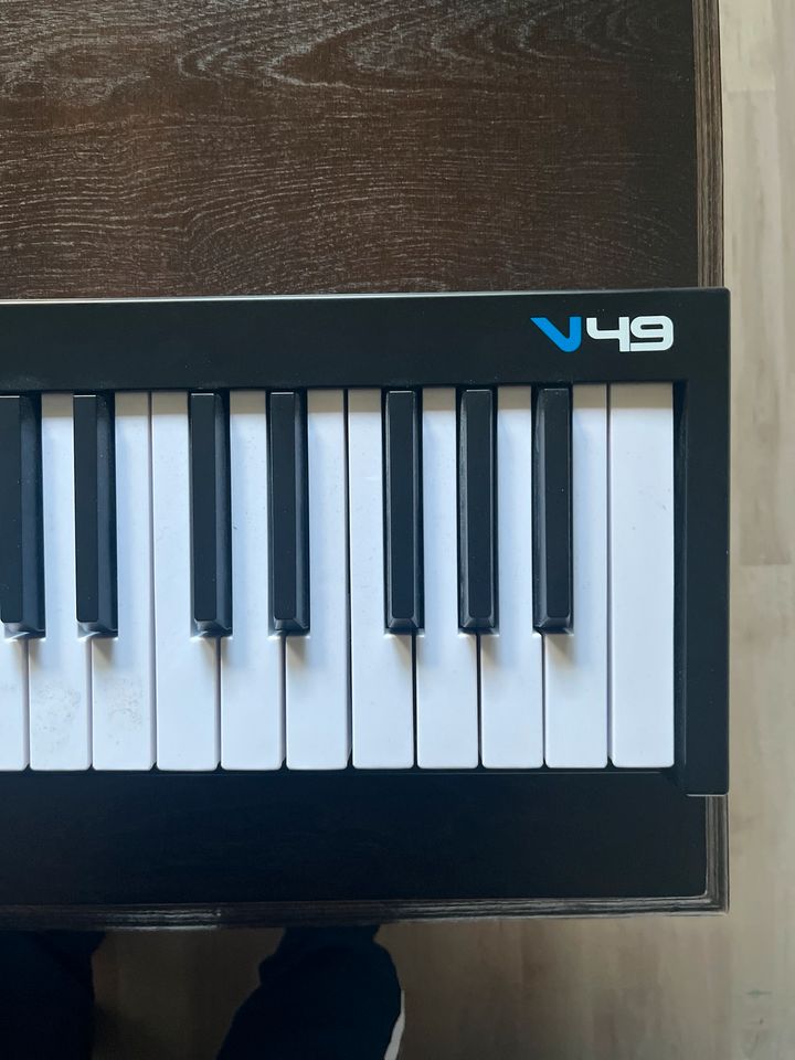Alesis V49 Midi USB Keyboard in Berlin