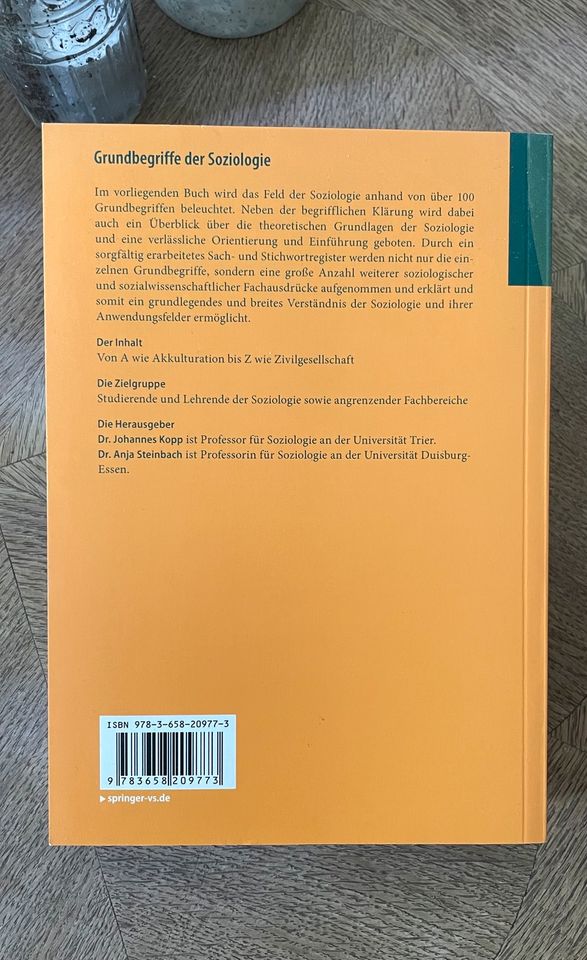 Buch Grundbegriffe der Soziologie in Berlin