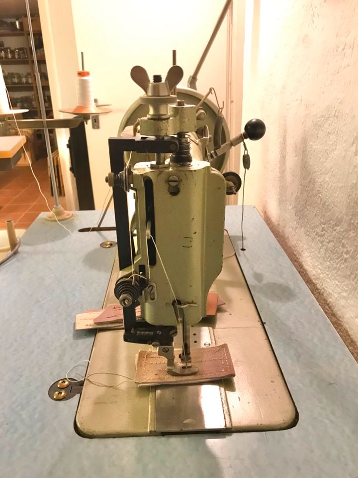 Industrienähmaschine Leder Necchi 632-100 in Freyung