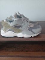 Nike Air Huarache Flat Pewter Gr. 38.5 Neu, Sneaker, Sport Niedersachsen - Emsbüren Vorschau