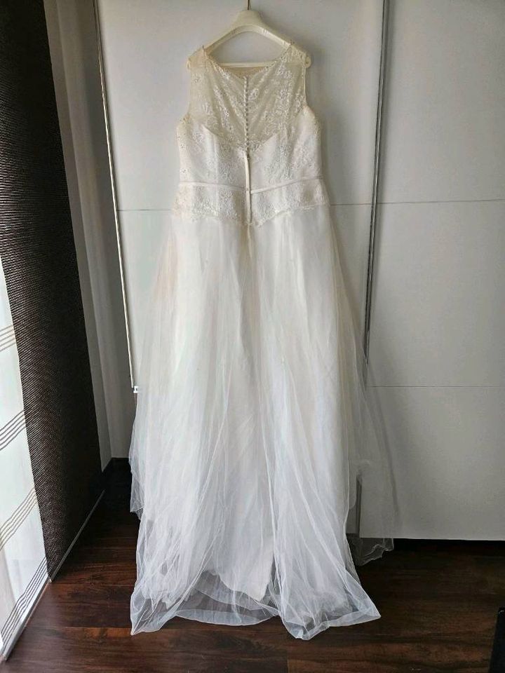 Brautkleid, Marke Weise, Größe 52 in Eime