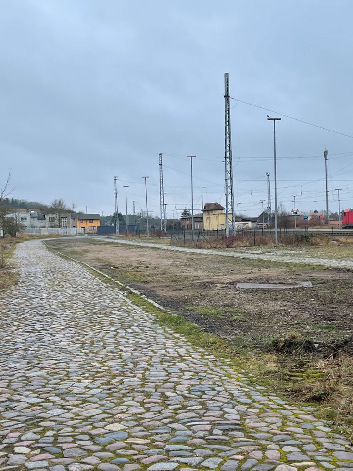 Stellplätze Freifläche LKW Baumaschinen Container ab 0,50 €/m² in Rostock