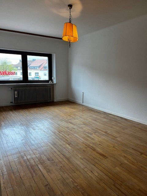 SCHMELZ / Zentrum : GROSSZÜGIGE Wohnung ( ca. 254 m² !!) mit Balkon für INDIVIDUELLE Nutzung ! in Schmelz