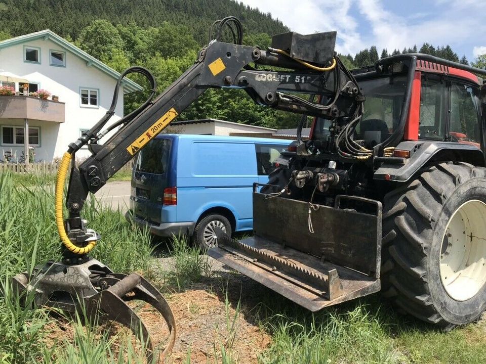 Forstschlepper/ Forsttraktor Valtra 8350/ Rüfa/ Kran/ Seilwinde in Nesselwang