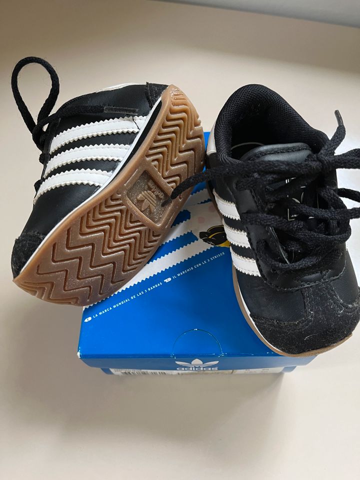 Adidas Volleder Sneaker Turnschuh Lernlaufschuhe Gr. 19 in Dresden