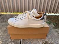 UGG Milo  Damen Sneaker weiß Leder  Gr.38 1xgetragen Düsseldorf - Bilk Vorschau