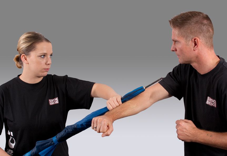 KRAV MAGA TRAINING IN HAAN & SOLINGEN - LERNE SELBSTVERTEIDIGUNG - KAMPFSPORT - KRAVMAGA - SPORT - MOTIVATION - FIT - PAZURU - TRAINING  - SELBSTSCHUTZ  - KAMPFKUNST - KICKBOXEN - FITNESSKICKBOXEN in Solingen