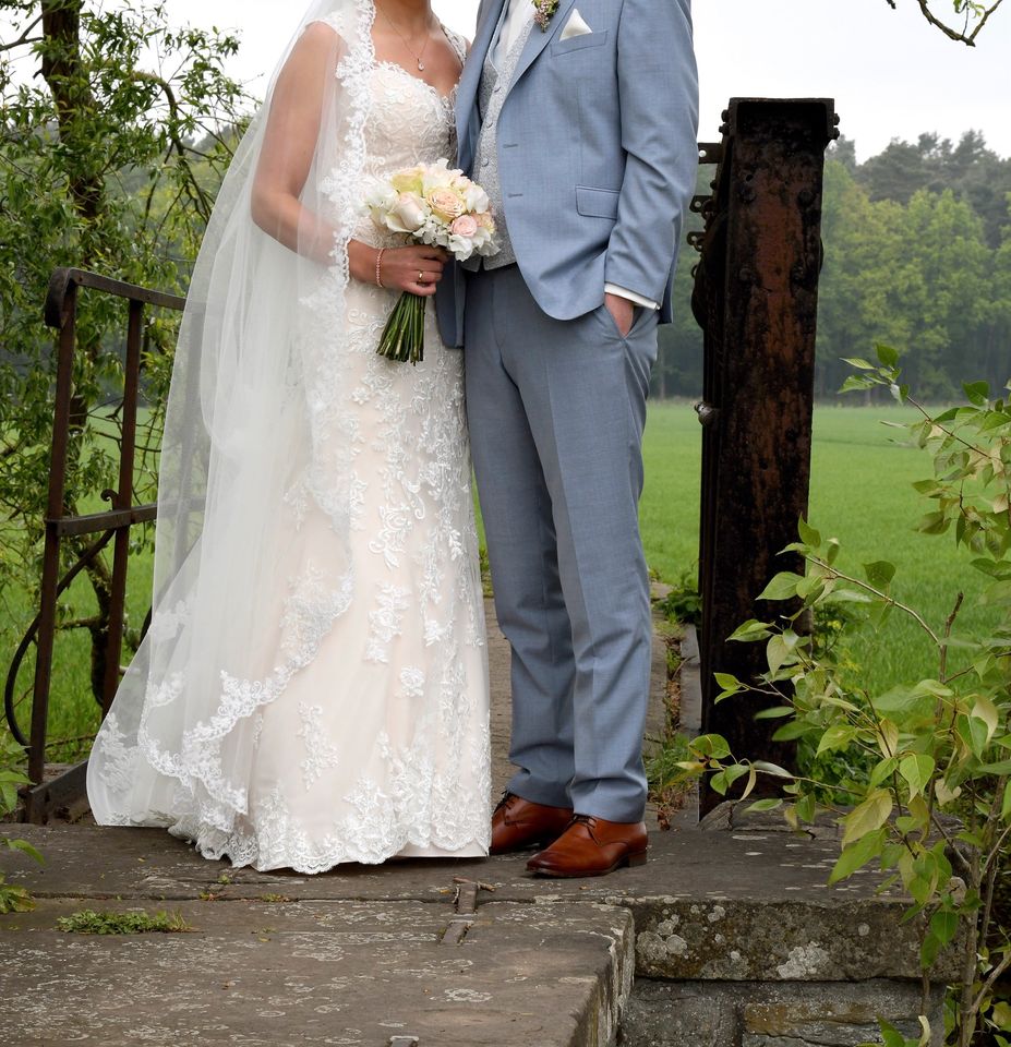 Hochzeitskleid, Größe 38 + Schleier mit Spitze in Paderborn