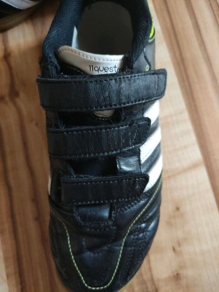 3x Turnschuhe Gr 35/36 Hallenschuhe Adidas schwarz Klettverschluẞ in Lübbecke 