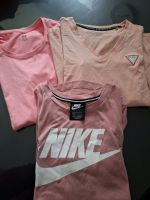 3 Damen T-Shirts Gr.XS Guess Nike H&M Sports Niedersachsen - Ganderkesee Vorschau