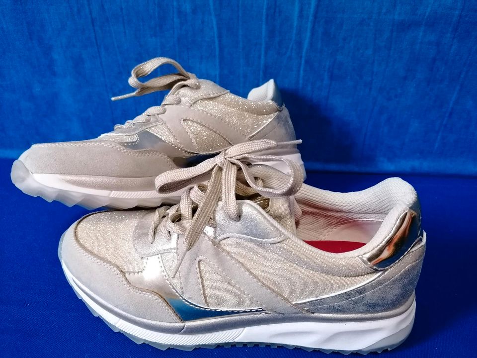 Sneakers Damen Schuhe Goldoptik Gr.39 Neu in Berlin