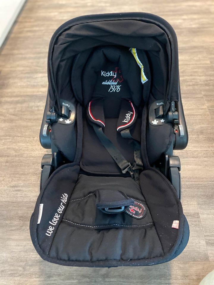 Kinderwagen Gesslein F6 grau + Babyschale mit Isofix in Ebersburg