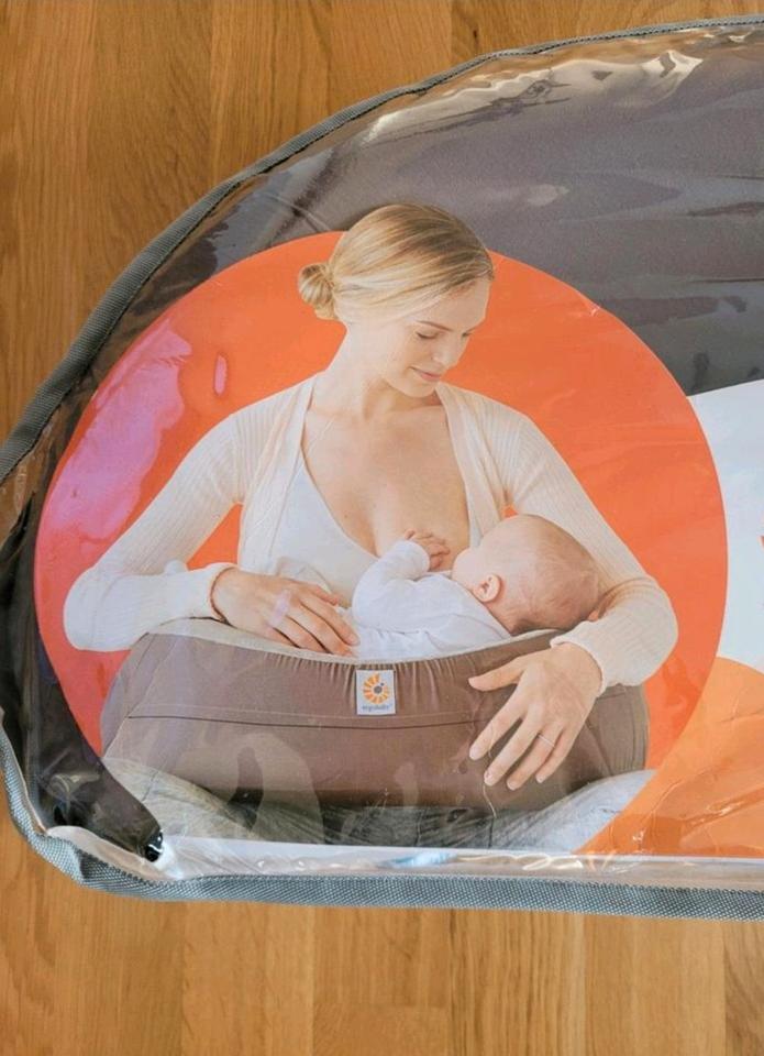 Ergobaby Stillkissen Nursing Pillow flauschig ergonomisch in Karlshuld