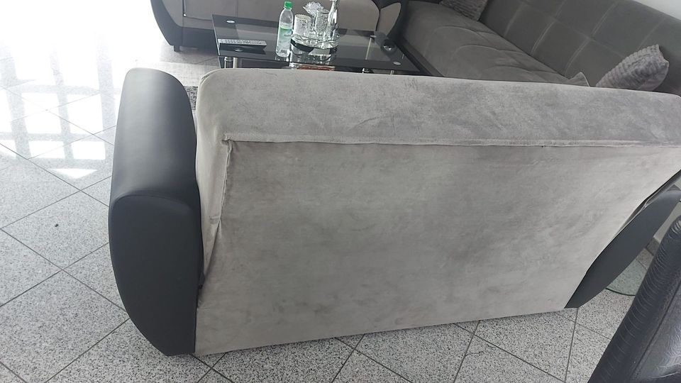 Couch Sitzgarnitur Sofa grau schwarz 3 + 2 + 2 in München