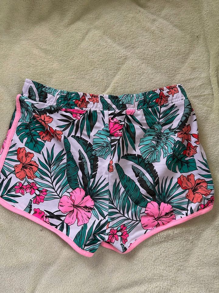 Shorts Short kurze Hose 158 NEU ohne Etikett  C & A     3,50 € in Magdeburg