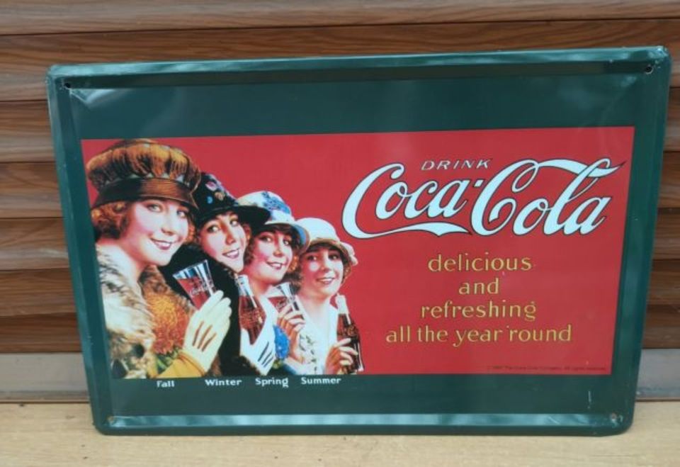 Coca-Cola-Werbeschild  Frauen-4-Jahreszeiten in Quedlinburg