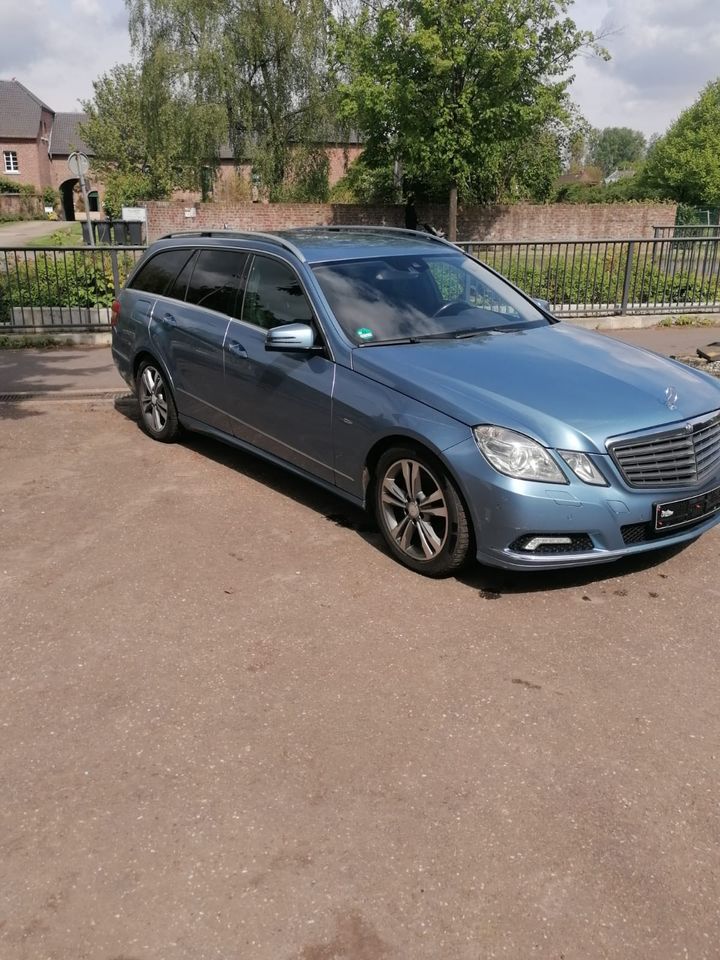 Mercedes Benz W212 E 350CDI 4-Matic T-Model mit AHK in Jülich