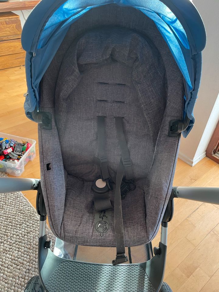 Stokke Kinderwagen mit Zubehör in Ostfildern