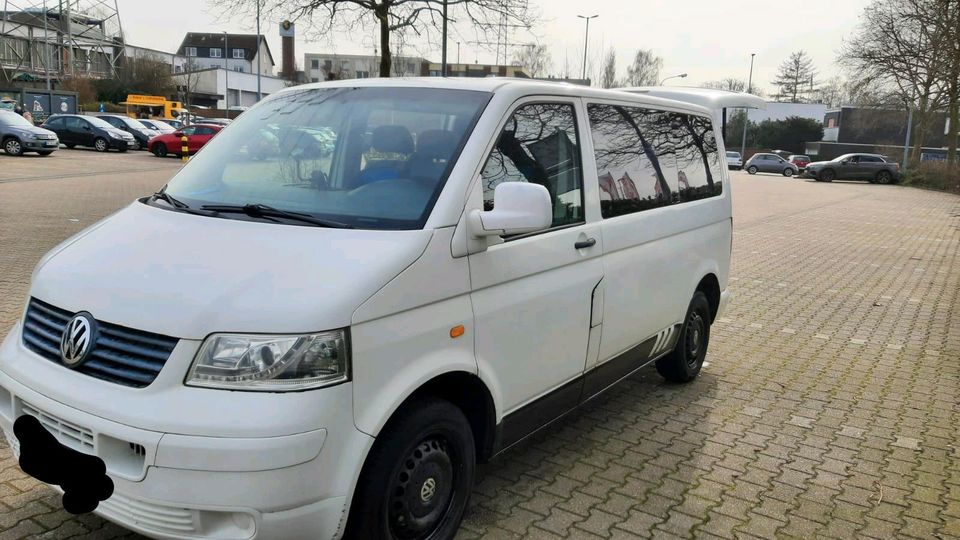 VW T5 Transporter/Caravelle 9 Sitzer zu Verkaufen in Celle
