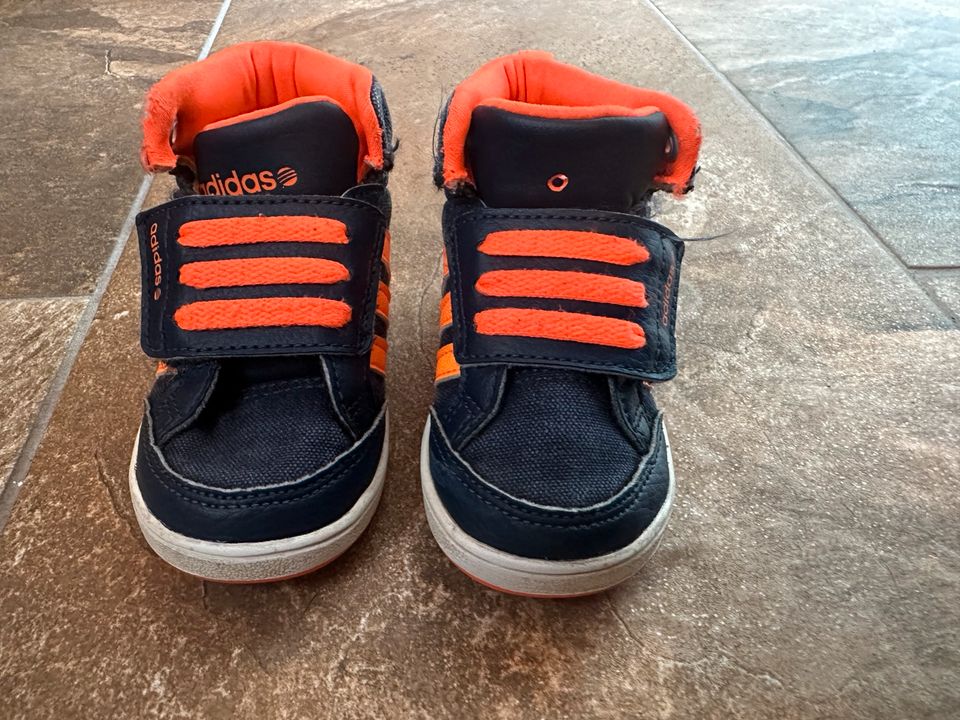 Adidas Sneaker Gr 20 in Vellahn