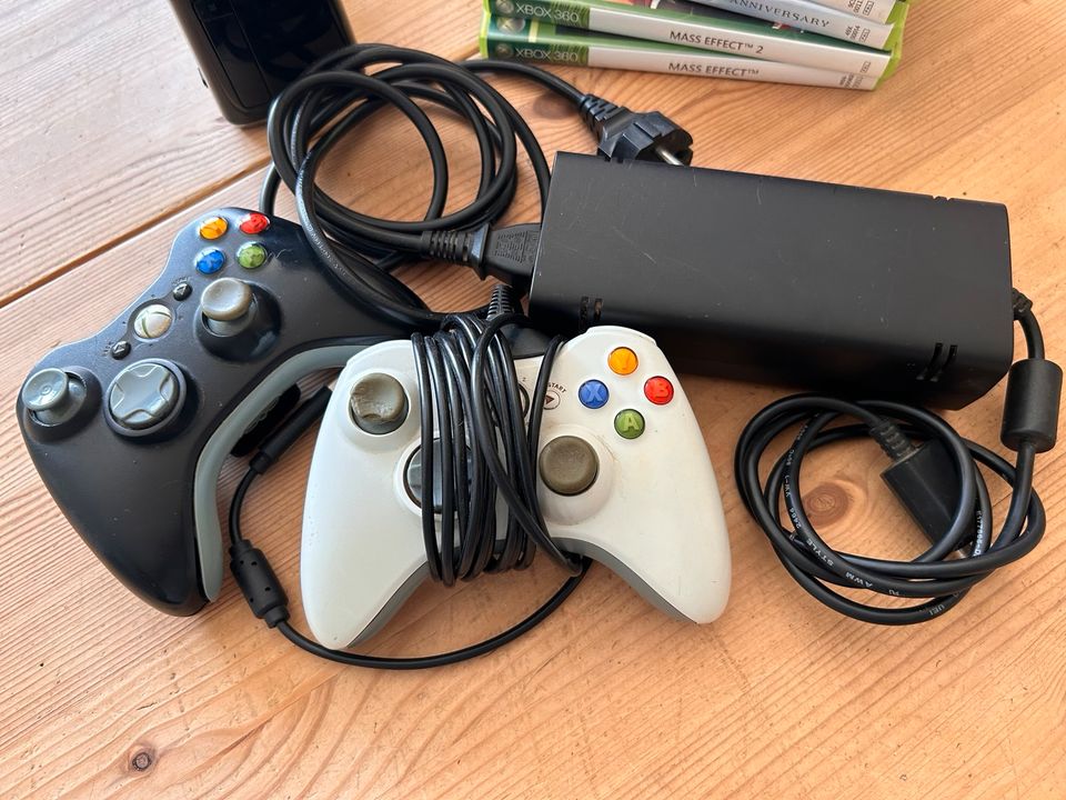 Xbox 360 mit Zubehör in Winkelhaid