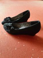 Halbschuhe Lederimitat mit Blume schwarz Gr. 40-41 Wuppertal - Heckinghausen Vorschau