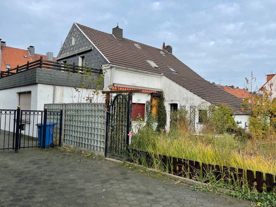 Grundstück mit sanierungsbedürftigem Haus in Essen