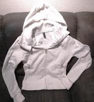 TOP!!! Weiß/beige Madonna Fleece Jacke Gr. M (mit Kapuze) Nordrhein-Westfalen - Kreuztal Vorschau