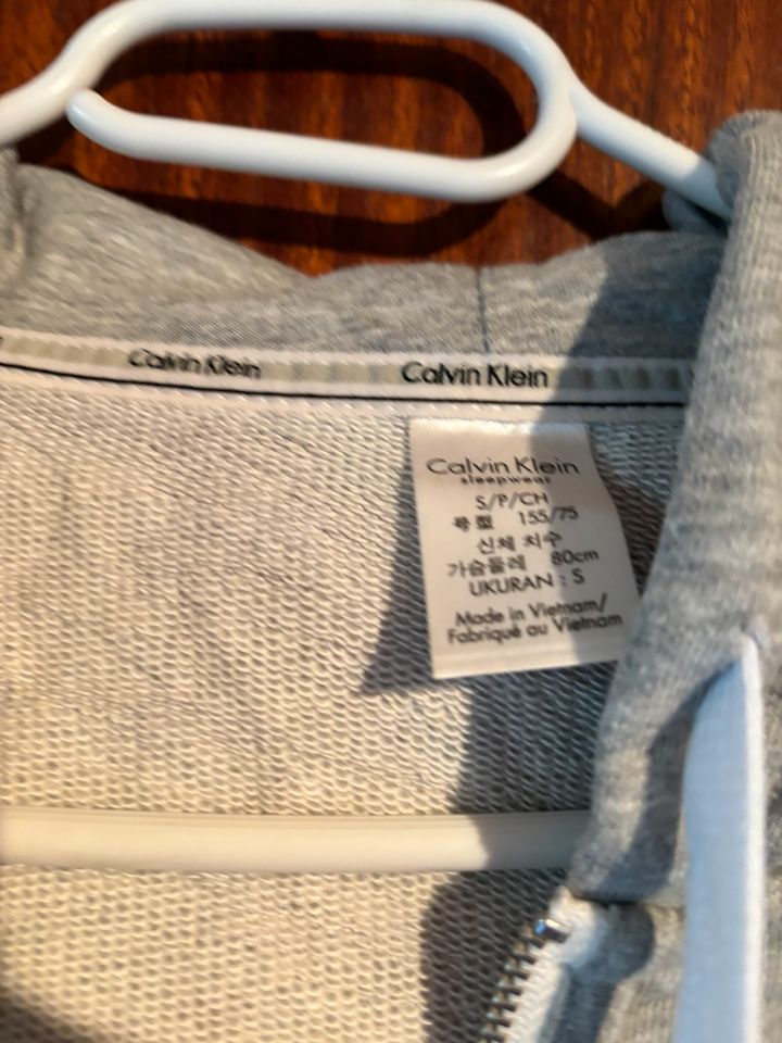 Calvin Klein Strickjacke wie neu grau weiß Größe S in Bremen