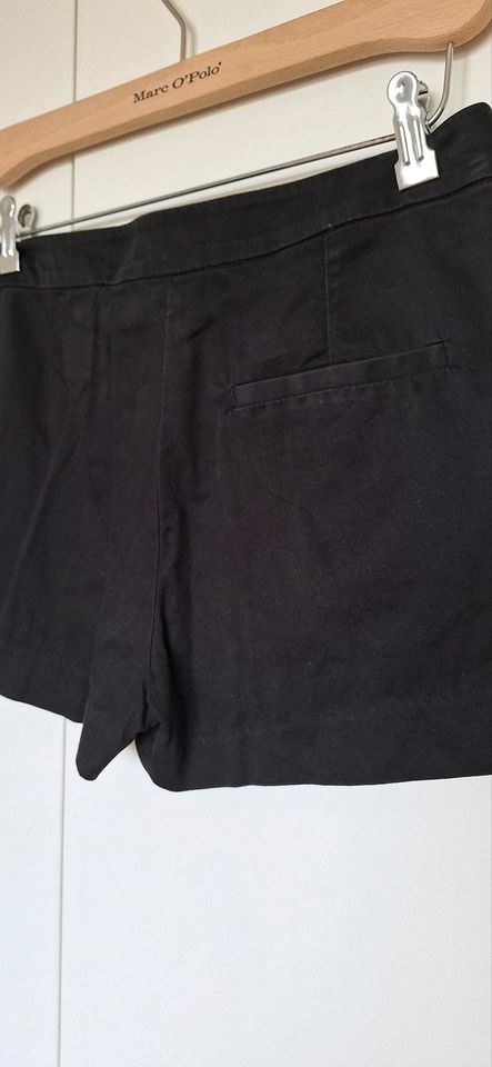 H&M Shorts Hotpants Kurze Hose Schwarz Gr. 38 in Leopoldshöhe