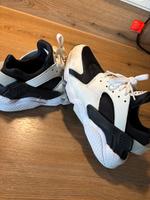 Nike Huarache schwarz weiß top Zustand Niedersachsen - Einbeck Vorschau