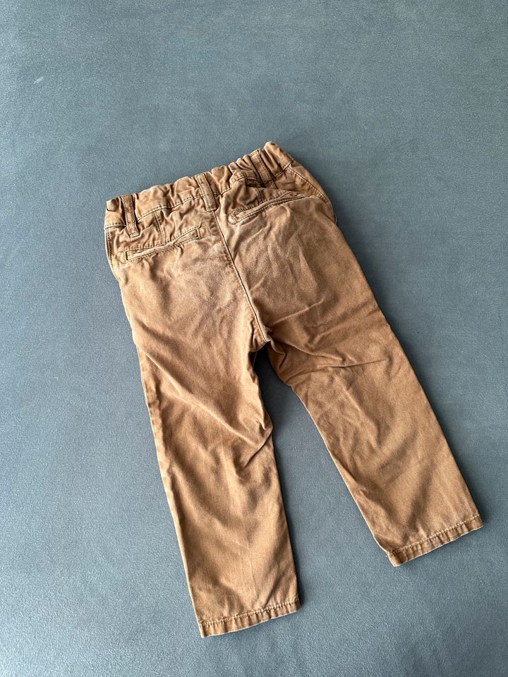 Baumwoll Chinohose von H&M mit verstellbarem Bund, Gr. 92 in Ratingen