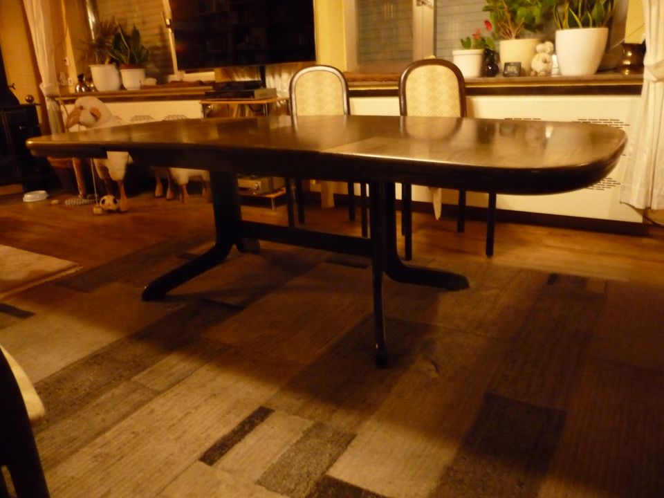 Esstisch mit 4 Stühlen Eiche massiv in Gummersbach