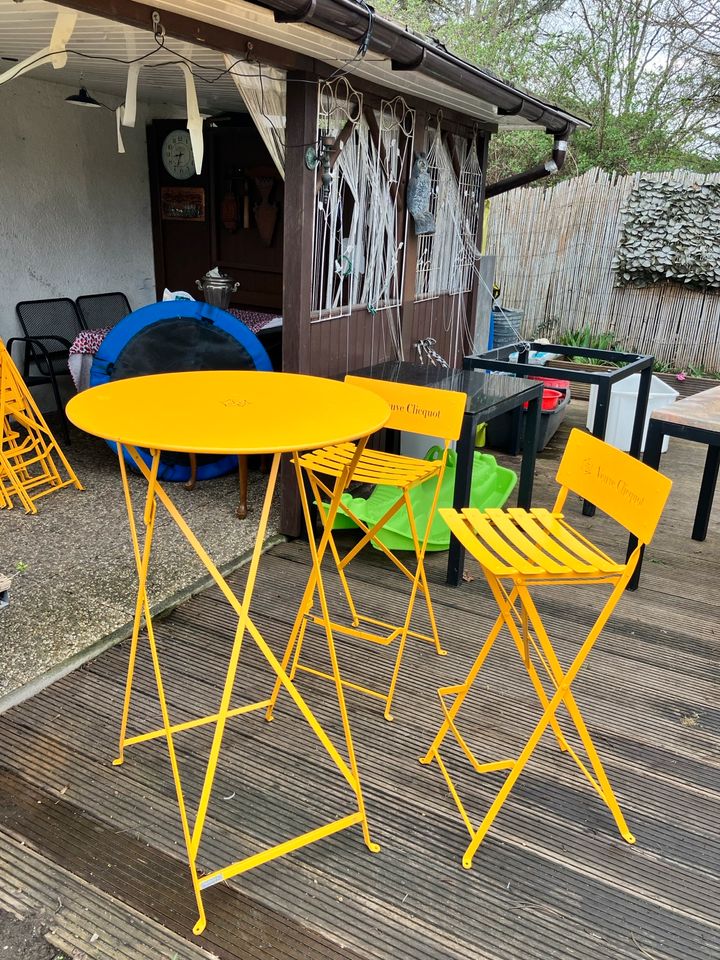 Garten Stehstisch mit Bar Stühlen in Köln