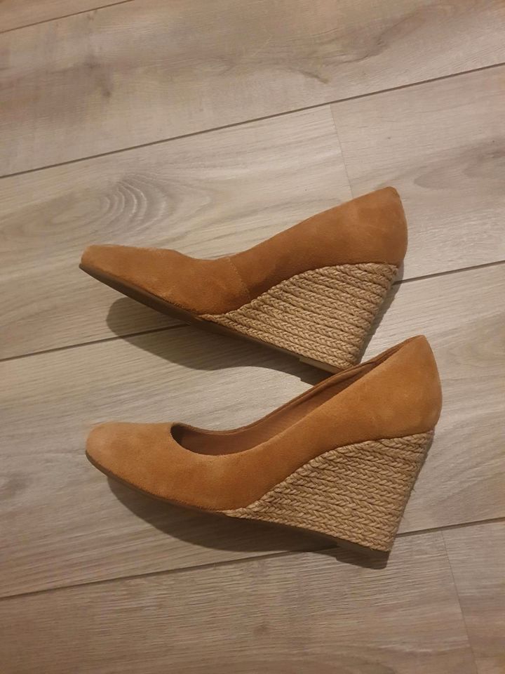 Leder Pumps braun 38 Keilabsatz Wedges in Eningen