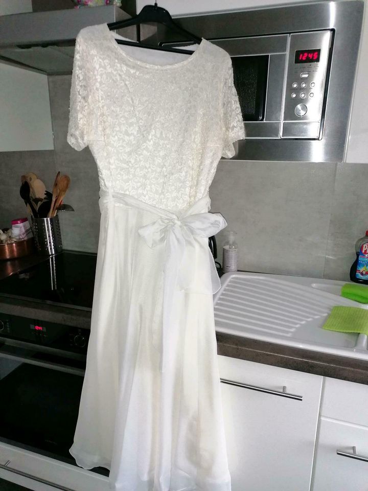 Romantisches Abendkleid, Brautkleid in Kreuzau