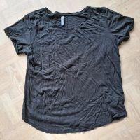 Tshirts, kurze Hose, Tops im Set zu verschenken Nordrhein-Westfalen - Wiehl Vorschau