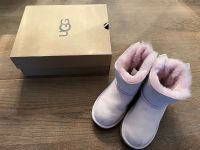 UGG - Wunderschöne Mini Bailey Bow Zartrosa Rosa Gr 30 Berlin - Dahlem Vorschau