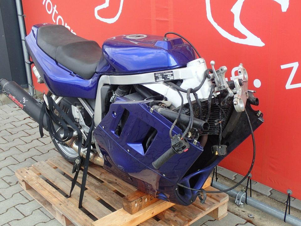 Suzuki GSX-R 750 GR7AB Rahmen Vergaser Motor Lima Anlasser in Mantel