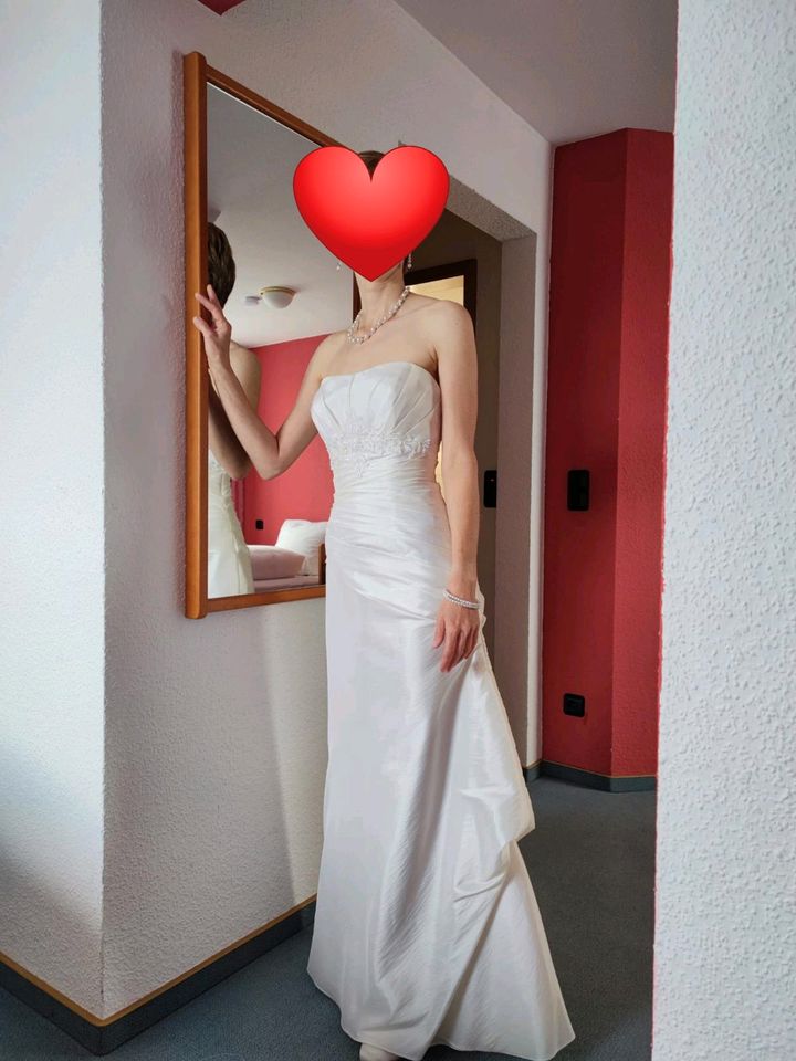 Brautkleid, Hochzeitskleid, figurumspielend in München