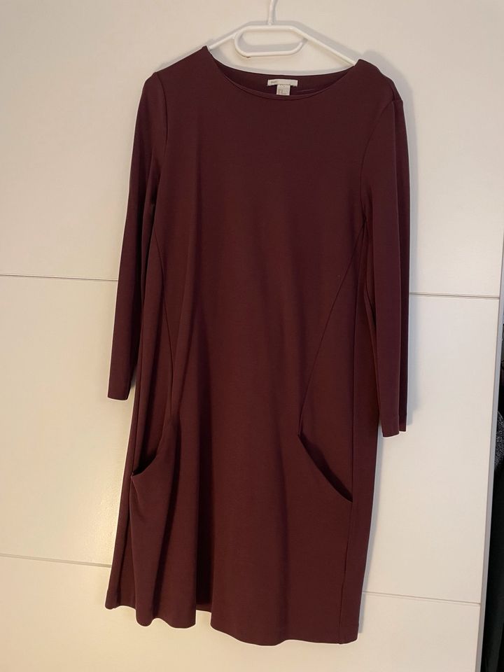 H&M Basic Sweatkleid mit Taschen weinrot in Flensburg