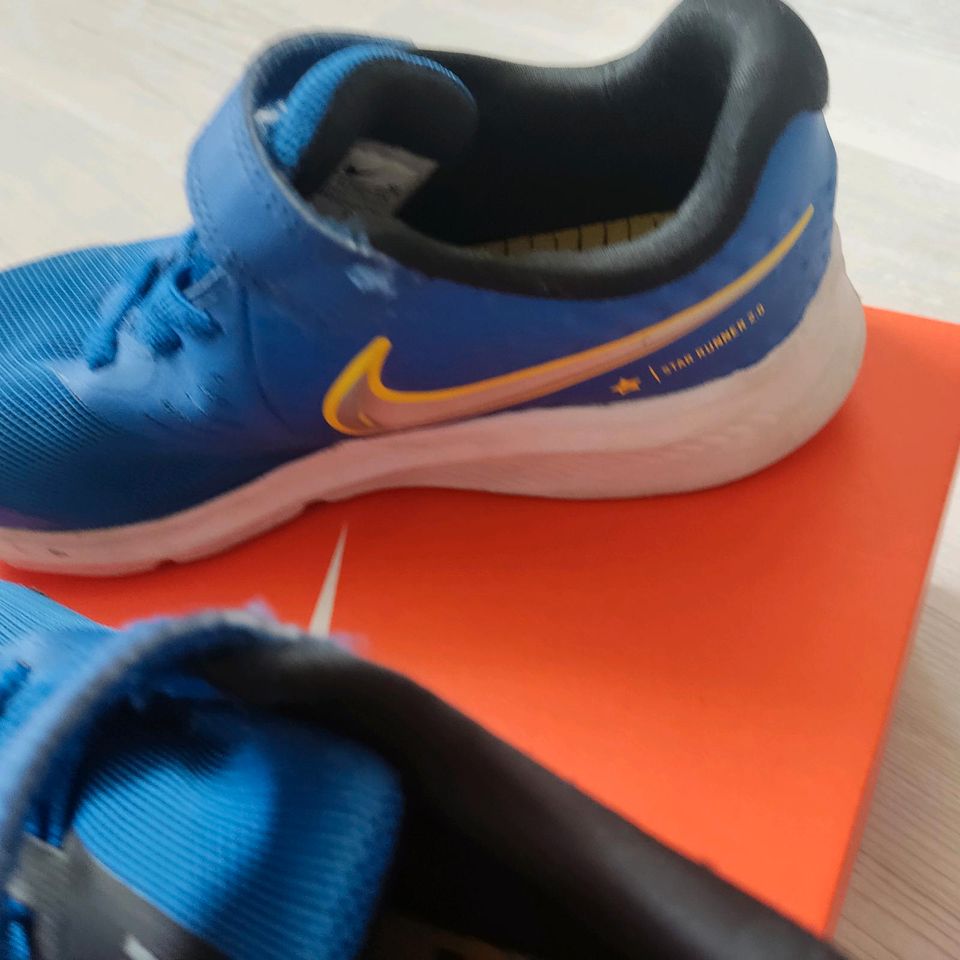 Nike Schuhe Gr.35,5 in Schwarzheide