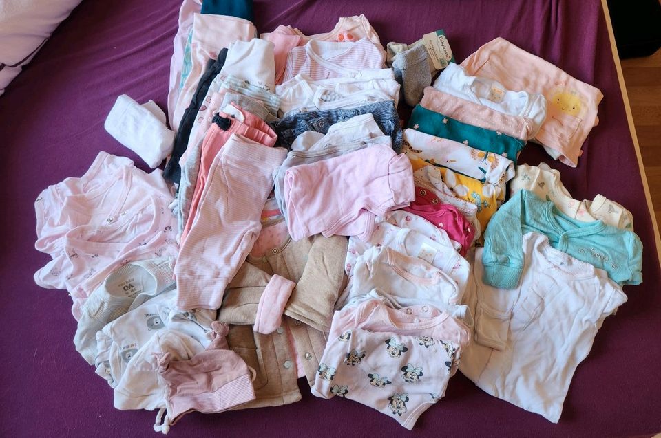 Kleidungspaket, Babysachen, Mädchen, Bodys,Schlafsack62 68 50 56 in Leipzig