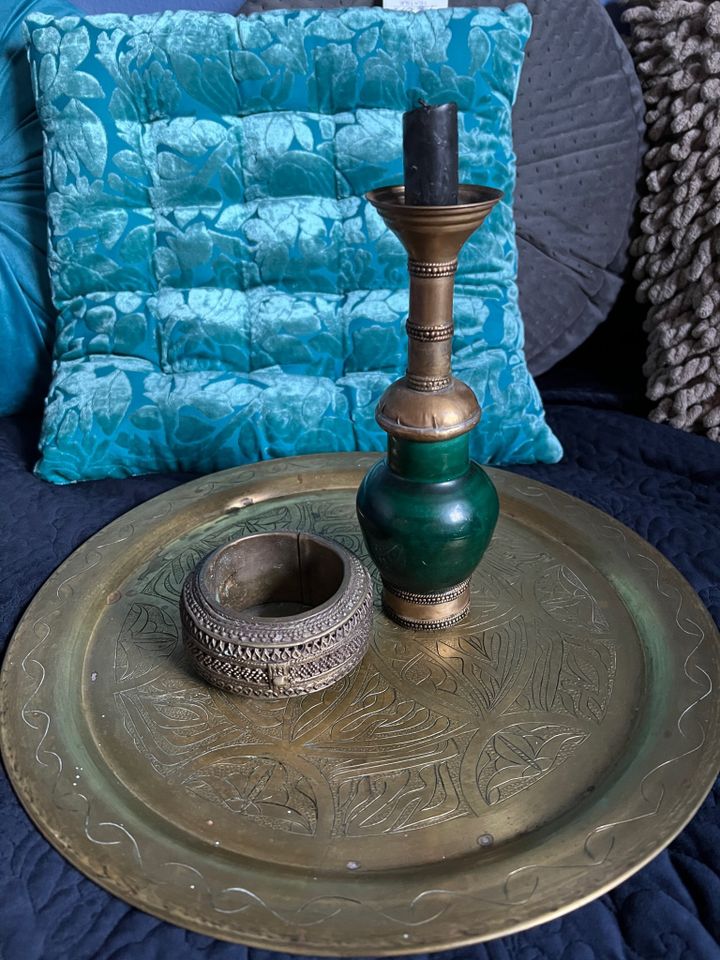 2 orientalische Teile Messing Tablett Kerzenständer indisch in Neumünster