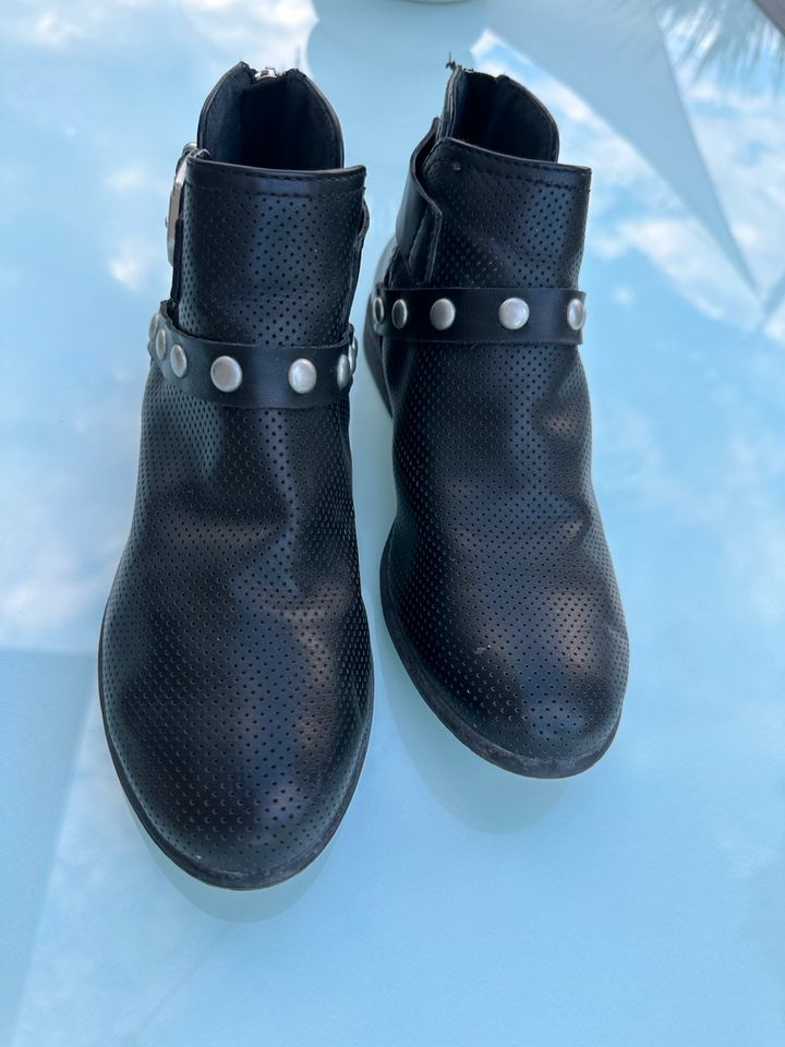 Deichmann Schuhe Stiefeletten 37 Schwarz Nieten in Ohorn