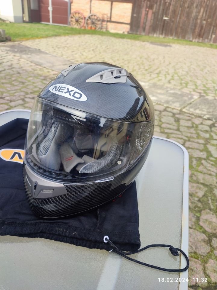 Motorrad Integralhelm Nexo Carbon mit Sonnenblende in Weißandt-Gölzau