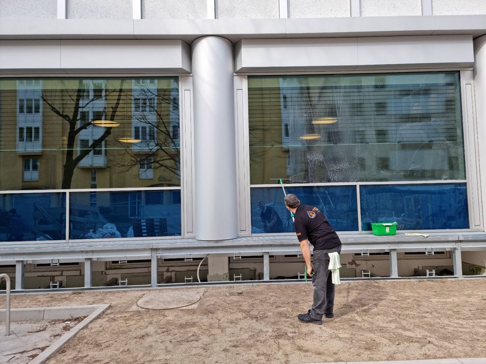 Fensterputzen / Glasreinigung / Schaufensterreinigung in Berlin