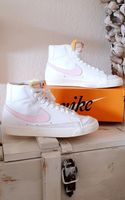 Nike Blazer Mid 77 Vintage VNTG bq6806-108 weiß Sail rosa 42.5 Nordrhein-Westfalen - Mönchengladbach Vorschau