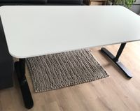 Neuwertiger IKEA Schreibtisch, Bekant, weiß/ grau Bayern - Schwanstetten Vorschau