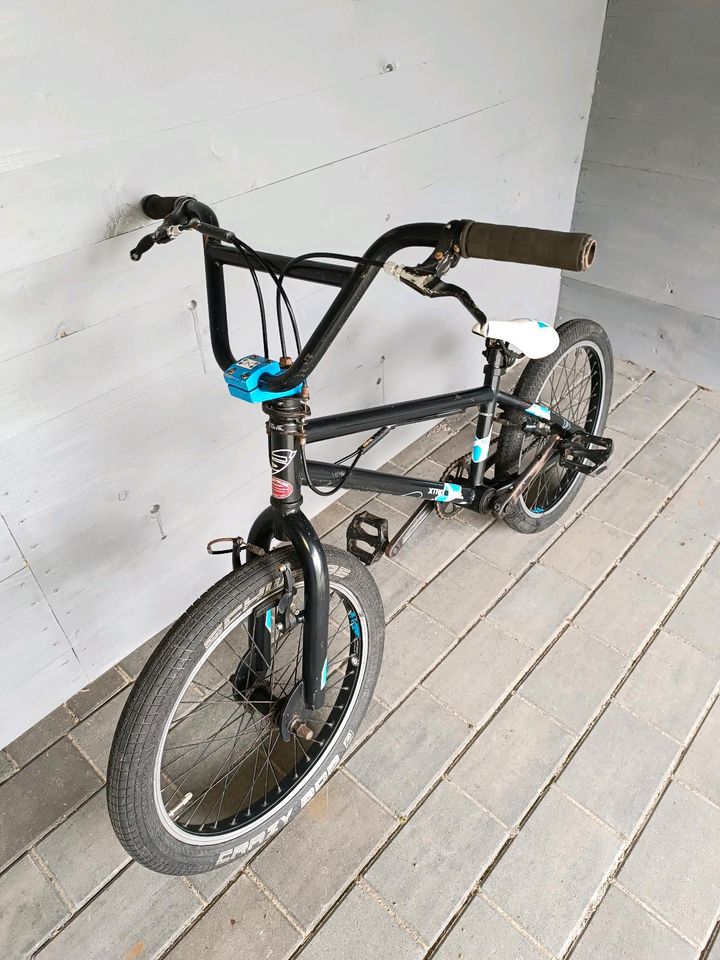 Xtrix BMX Fahrrad schwarz mit blau abgesetzt in Papenburg